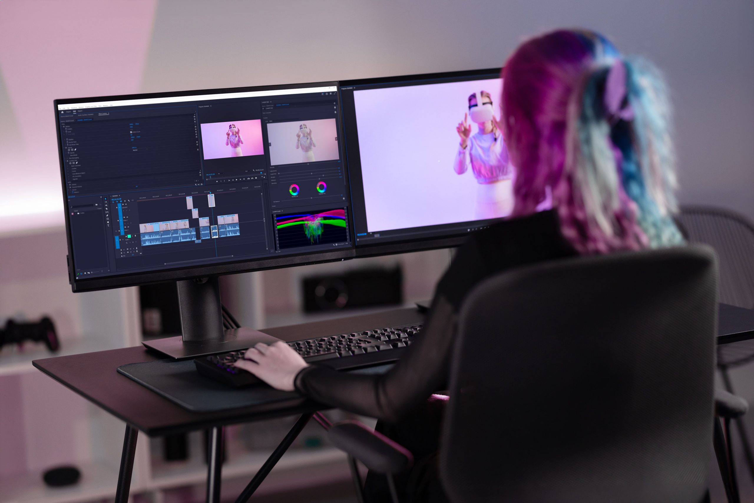 video-editor-working-on-dual-screen-setup-2026-03-24-00-56-28-utc (2) Habilidades de un animador 2D y 3D